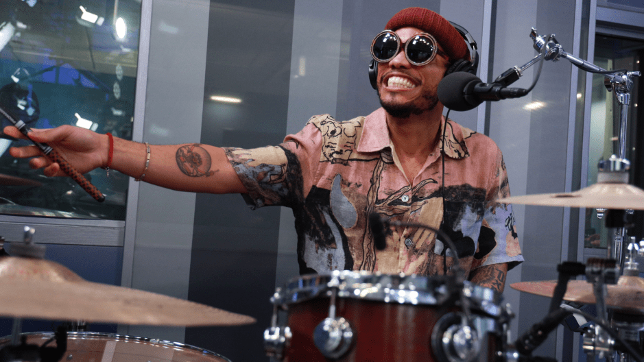Watch Grammy-winning rapper Anderson .Paak get fans ‘Bubblin’ over with