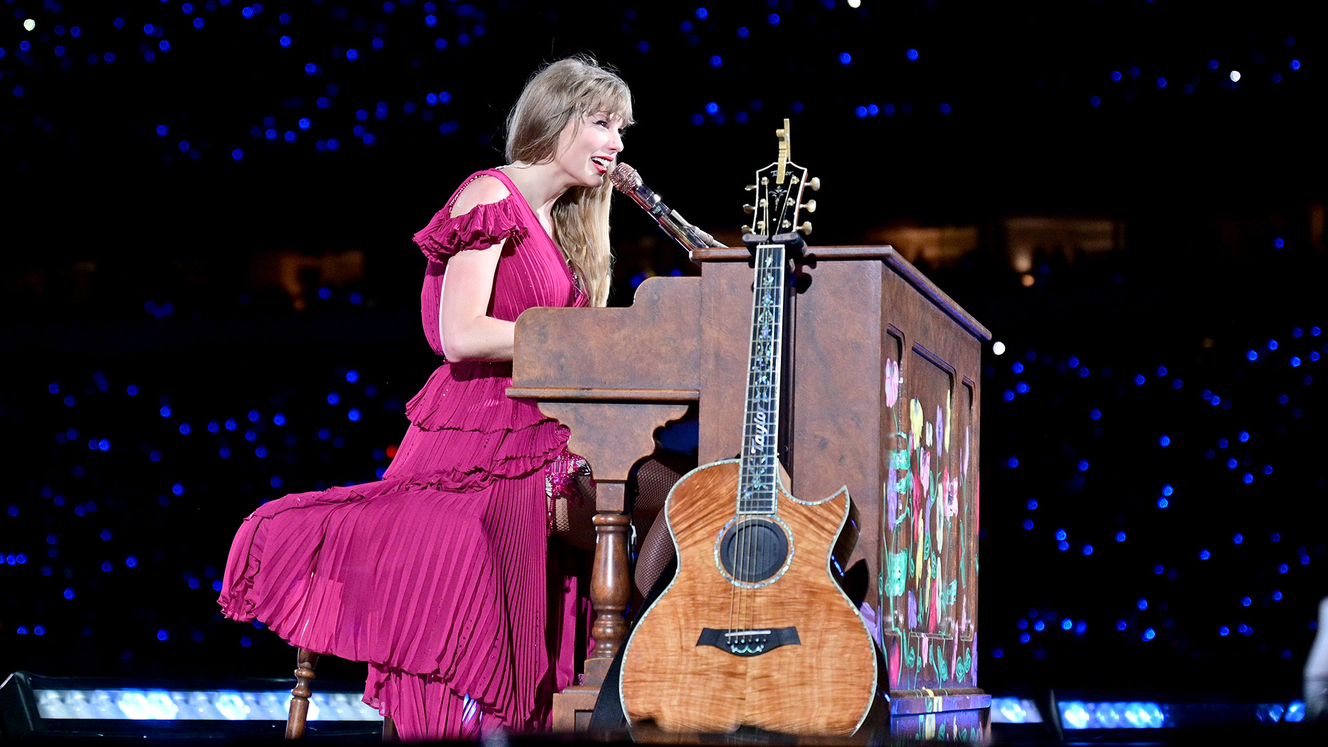 Taylor Swift performs onstage during the Taylor Swift | The Eras Tour at Lincoln Financial Field on May 12, 2023 in Philadelphia, Pennsylvania