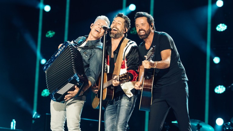 Old Dominion Reveals Tracklist & Featured Artists on 'Memory Lane'