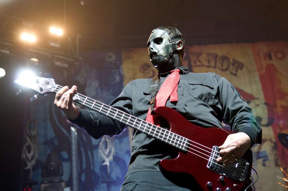 ROSEMONT, IL - JANUARY 30 : Paul Gray of Slipknot performs on stage at the Allstate Arena on January 30, 2009 in Rosemont, Illinois. (Photo by Daniel Boczarski/Redferns)