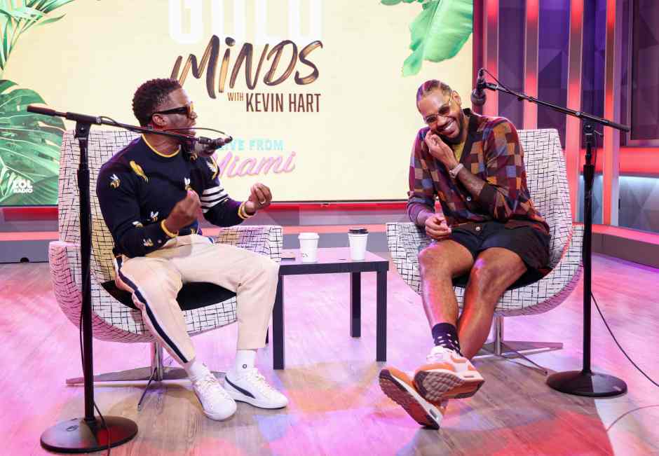 MIAMI BEACH, FLORIDA - SEPTEMBER 13: Kevin Hart and Carmelo Anthony are seen during the live taping of SiriusXM's 