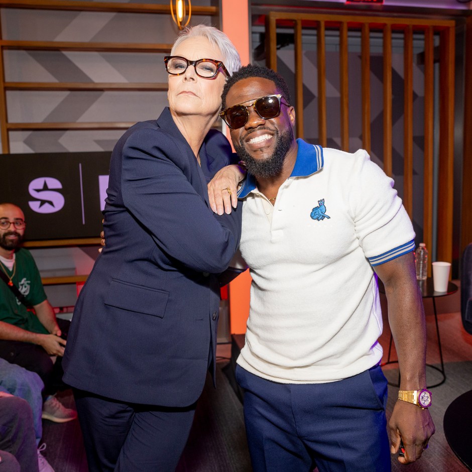  (L-R) Jamie Lee Curtis and Kevin Hart attend a live taping of SiriusXM's 'Gold Minds with Kevin Hart' at SiriusXM Studios on August 06, 2024 in Los Angeles, California. (Photo by Emma McIntyre/Getty Images for SiriusXM)